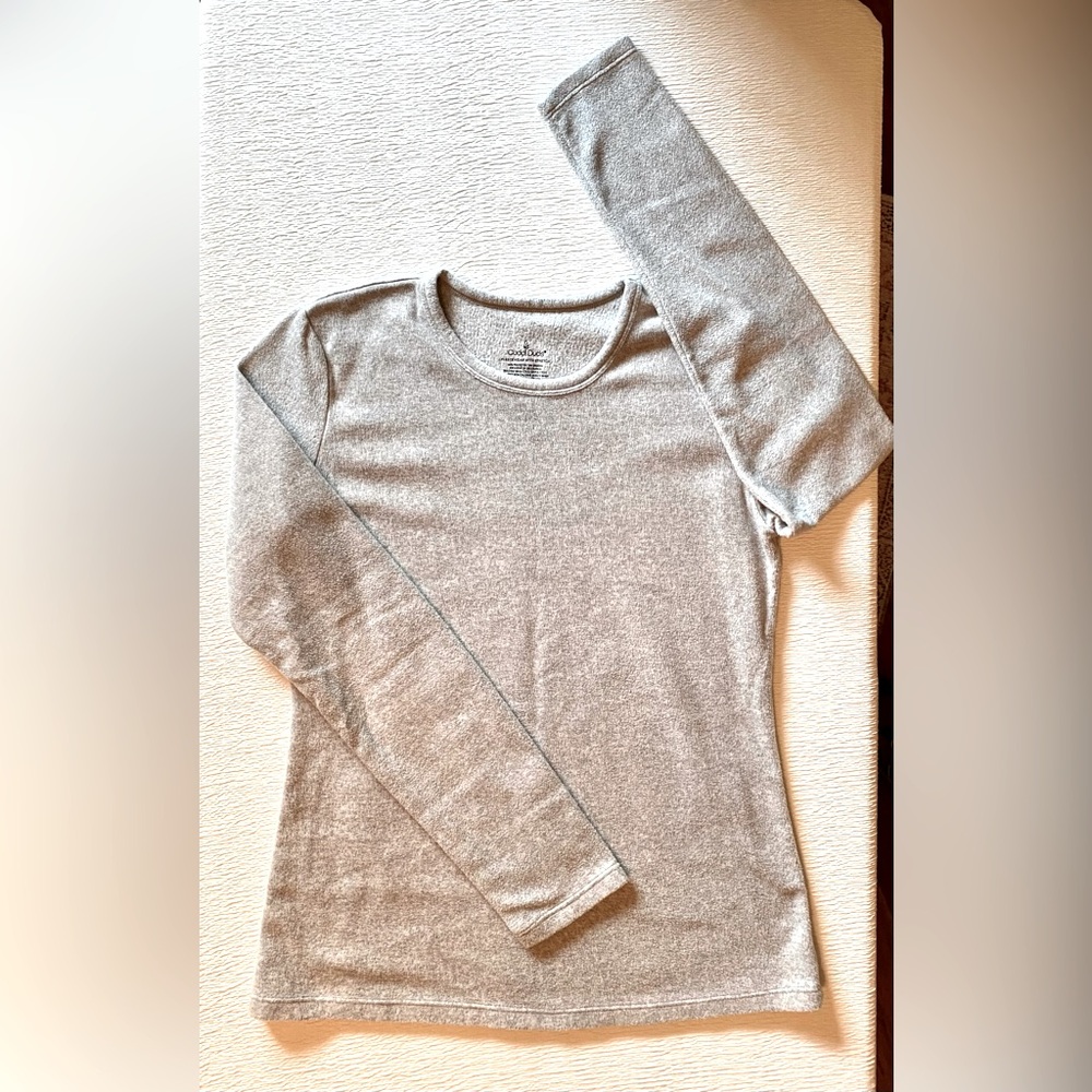 NWOT’s Cuddl Duds Climate Right Light Gray Long Sleeve Top, Size Medium